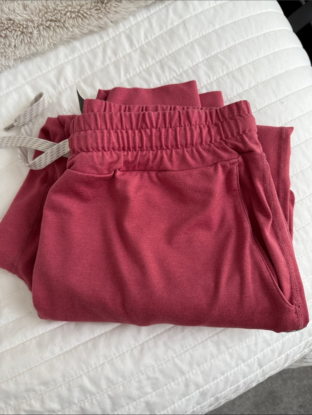 Vuori Women’s Pink Performance Jogger Small